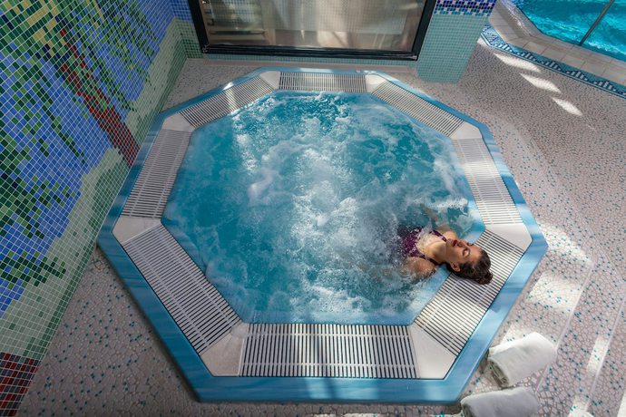 Imagen de la piscina del Hotel Domaine de Falgos Golf and Spa. Foto 19