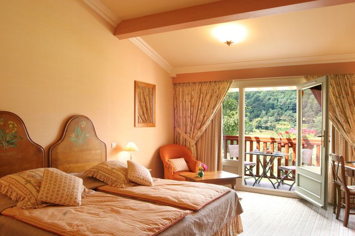 Imagen de la habitación del Hotel Domaine de Falgos Golf and Spa. Foto 14