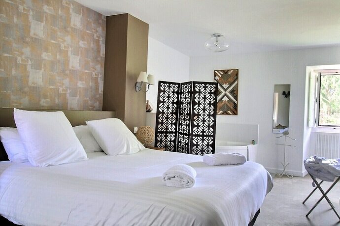 Imagen de la habitación del Hotel Domaine de La Briandais, a place of electromagnetic sobriety. Foto 19