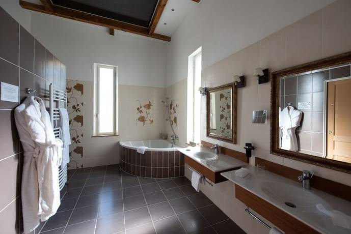 Imagen de la habitación del Hotel Domaine de Larchey. Foto 18