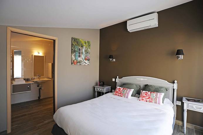 Imagen de la habitación del Hotel Domaine de Suzel. Foto 19