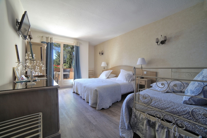 Imagen de la habitación del Hotel Domaine de l'Oustalia. Foto 2