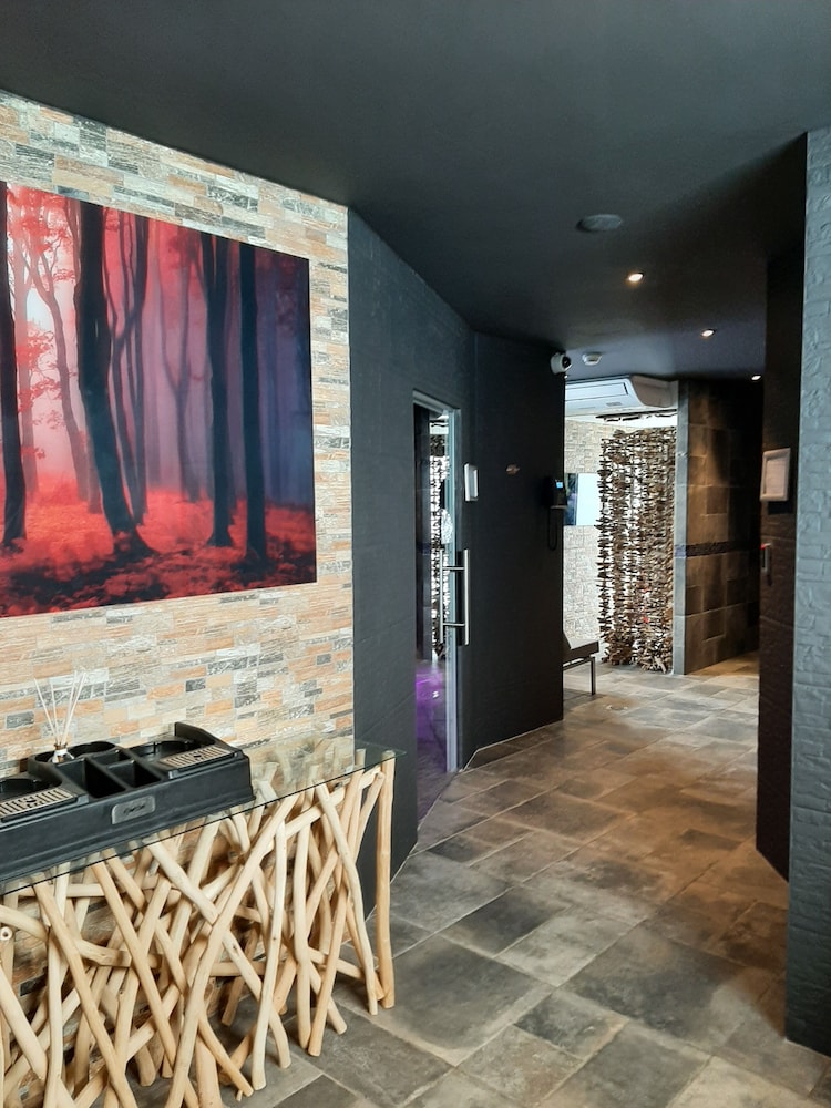 Imagen de la piscina del Hotel Domaine de la Résidence. Foto 18