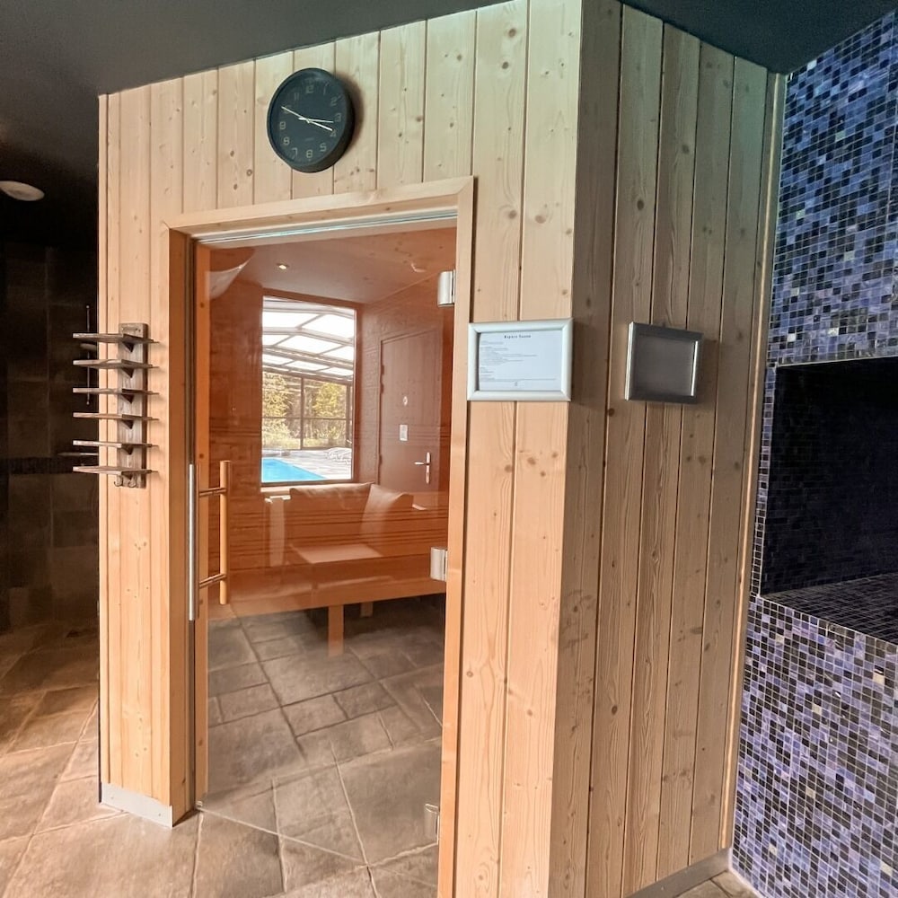 Imagen de la piscina del Hotel Domaine de la Résidence. Foto 19