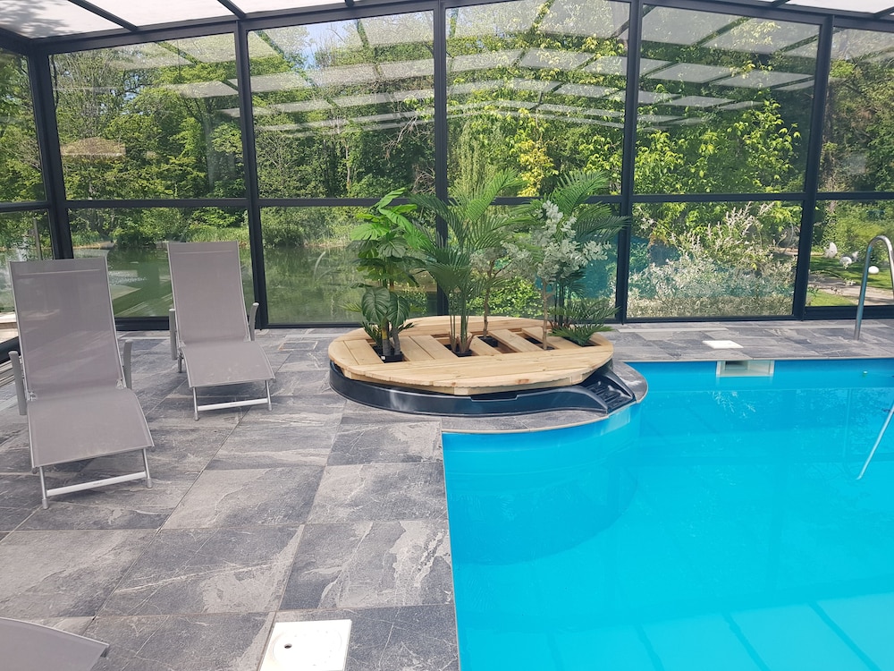 Imagen de la piscina del Hotel Domaine de la Résidence. Foto 20