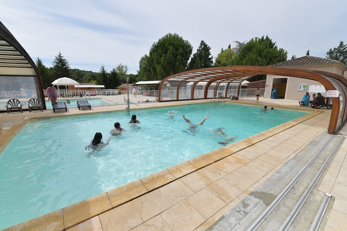 Imagen de la piscina del Hotel Domaine du Cros d'Auzon. Foto 20