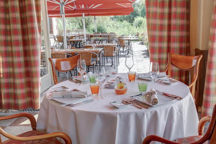 Imagen del bar/restaurante del Hotel Domaine et Golf du Roncemay. Foto 3