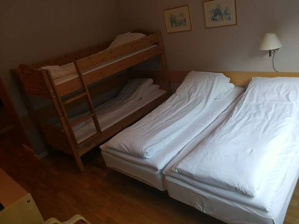 Imagen de la habitación del Hotel Domb&aring;s. Foto 6