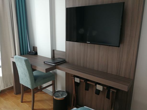Imagen de la habitación del Hotel Domb&aring;s. Foto 16