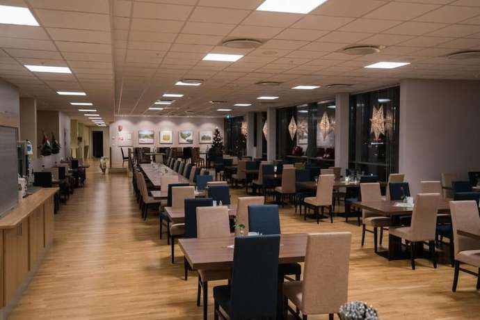 Imagen del bar/restaurante del Hotel Domb&aring;stun. Foto 4