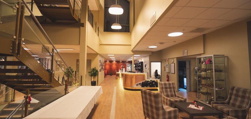 Imagen de los interiores del Hotel Domb&aring;stun. Foto 12