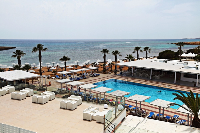 Imagen de la piscina del Hotel Dome Beach Marina and Resort. Foto 13