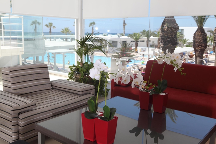 Imagen de los interiores del Hotel Dome Beach Marina and Resort. Foto 10