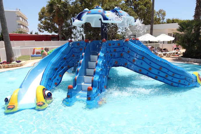 Imagen de la piscina del Hotel Dome Beach Marina and Resort. Foto 14