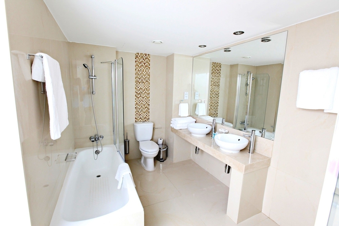 Imagen de la habitación del Hotel Dome Beach Marina and Resort. Foto 6