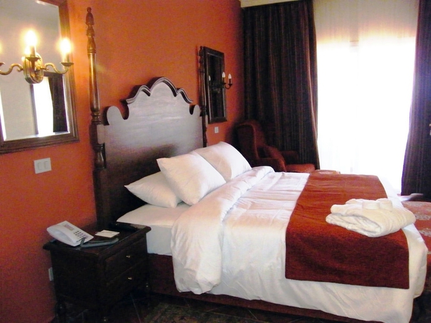 Imagen de la habitación del Hotel Dome Marina and Resort. Foto 5