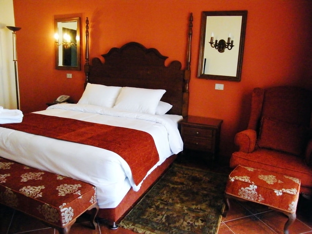Imagen de la habitación del Hotel Dome Marina and Resort. Foto 6