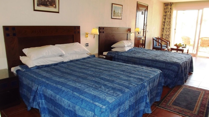 Imagen de la habitación del Hotel Dome Marina and Resort. Foto 9