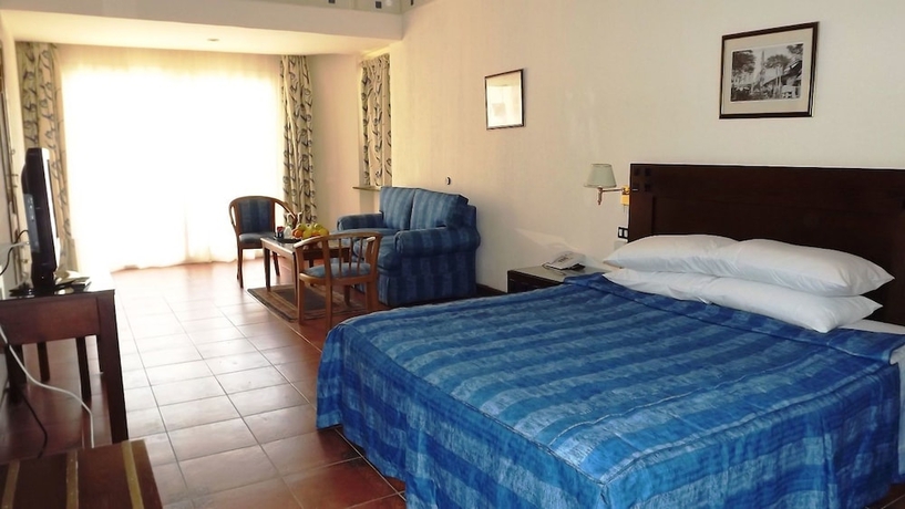 Imagen de la habitación del Hotel Dome Marina and Resort. Foto 10