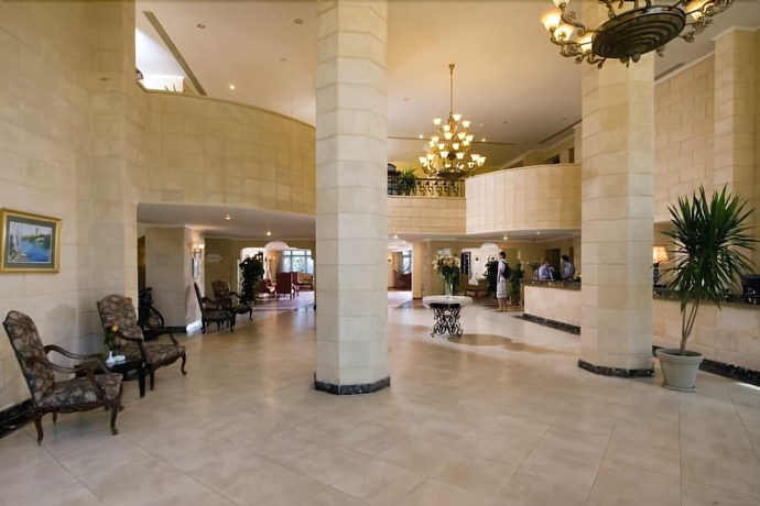 Imagen de los interiores del Hotel Dome Marina and Resort. Foto 15