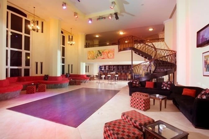 Imagen de los interiores del Hotel Dome Marina and Resort. Foto 16
