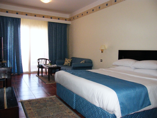 Imagen de la habitación del Hotel Dome Marina and Resort. Foto 11
