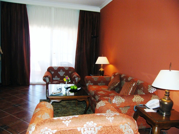 Imagen de la habitación del Hotel Dome Marina and Resort. Foto 12