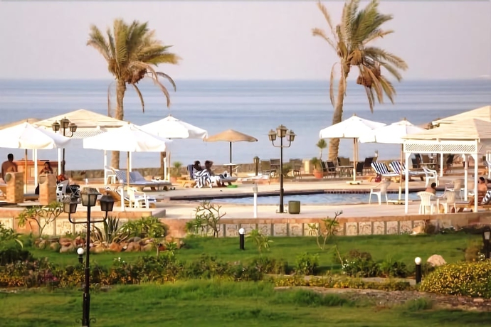 Imagen de la piscina del Hotel Dome Marina and Resort. Foto 19