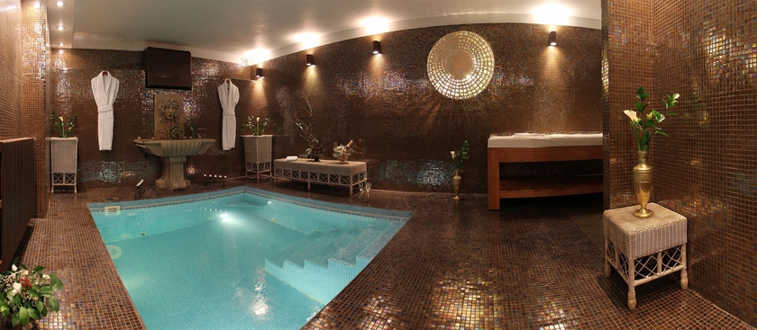 Imagen de la piscina del Hotel Domenii Plaza By Residence Hotels. Foto 16