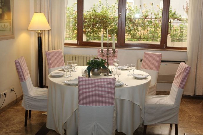 Imagen del bar/restaurante del Hotel Domenii Plaza By Residence Hotels. Foto 3