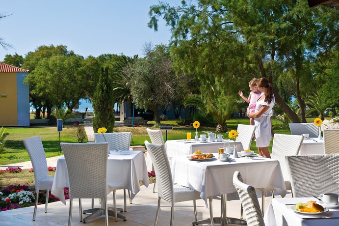 Imagen del bar/restaurante del Hotel Domes Aulūs Zante - All Inclusive - Autograph Collection. Foto 2