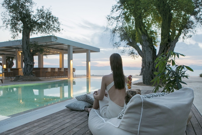 Imagen de la piscina del Hotel Domes Miramare, A Luxury Collection Resort, Corfu - Adults Only. Foto 19