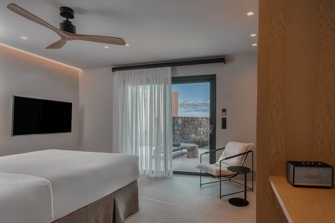 Imagen de la habitación del Hotel Domes Novos Santorini. Foto 17