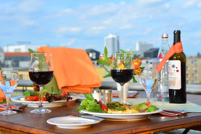 Imagen del bar/restaurante del Hotel Domicil Berlin By Golden Tulip. Foto 7