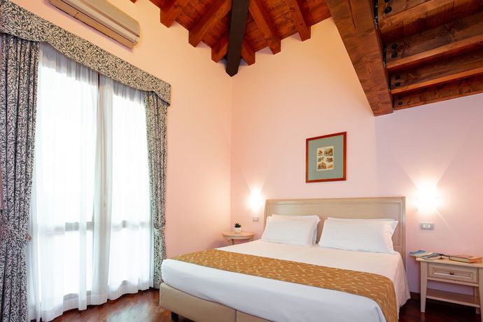 Imagen de la habitación del Hotel Domina Borgo degli Ulivi - Lake Garda. Foto 11