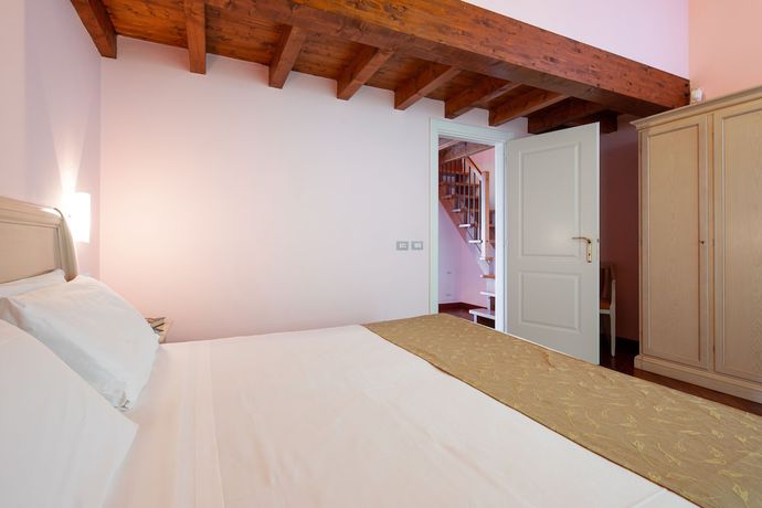 Imagen de la habitación del Hotel Domina Borgo degli Ulivi - Lake Garda. Foto 17