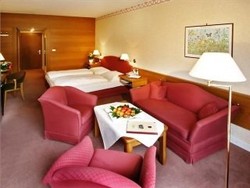 Imagen de la piscina del Hotel Dominik Alpine City Wellness. Foto 6