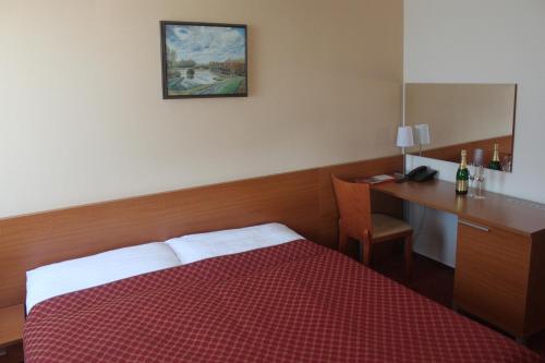 Imagen de la habitación del Hotel Dominika. Foto 17