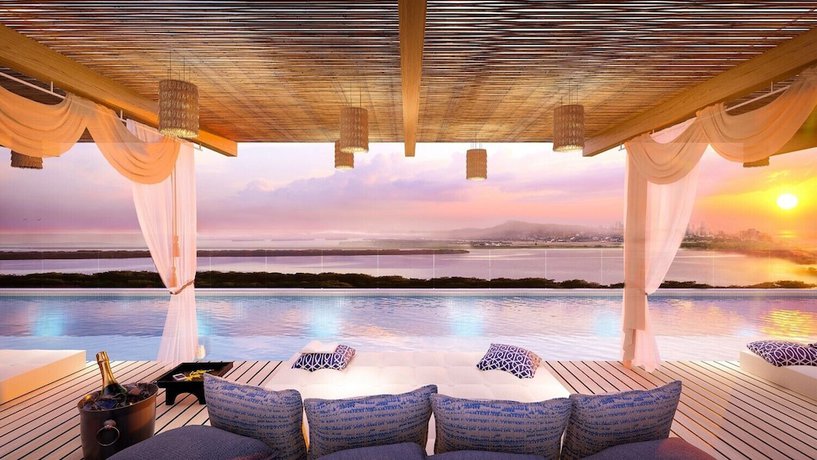 Imagen de la piscina del Hotel Dominique By Stay Q. Foto 5