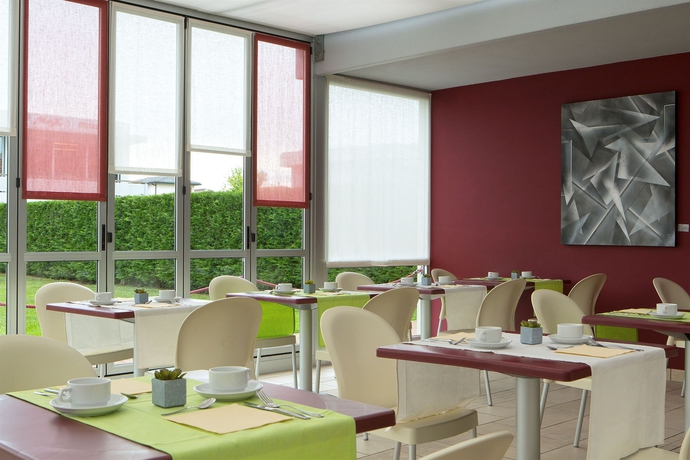 Imagen del bar/restaurante del Hotel Domino Suite Jesolo. Foto 3