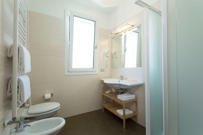 Imagen de la habitación del Hotel Domino Suite Jesolo. Foto 13