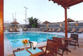 Imagen de la piscina del Hotel Domna Petinaros. Foto 5