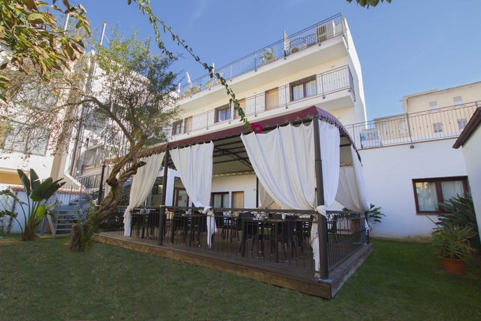 Imagen de los exteriores del Hotel Domomea. Foto 10