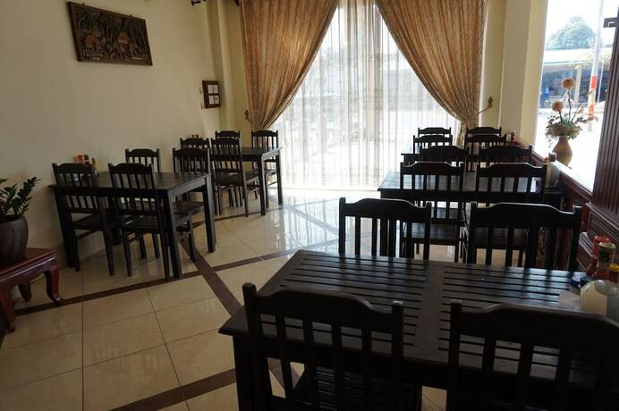 Imagen del bar/restaurante del Hotel Domon. Foto 16