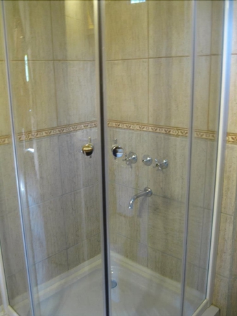 Imagen de la habitación del Hotel Domos Puelo. Foto 19