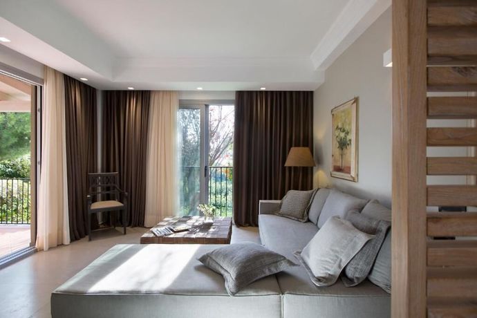 Imagen de la habitación del Hotel Domotel Agios Nikolaos Suites Resort. Foto 17