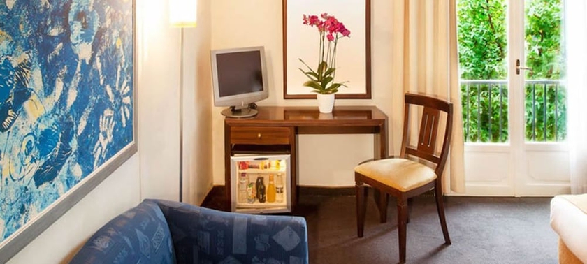 Imagen de la habitación del Hotel Domotel Arni. Foto 5