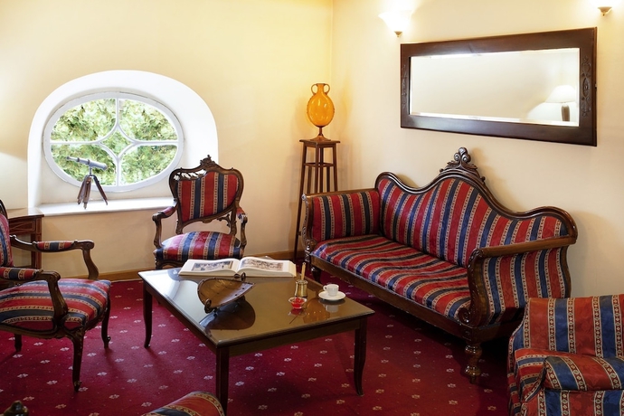 Imagen de los interiores del Hotel Domotel Arni. Foto 18