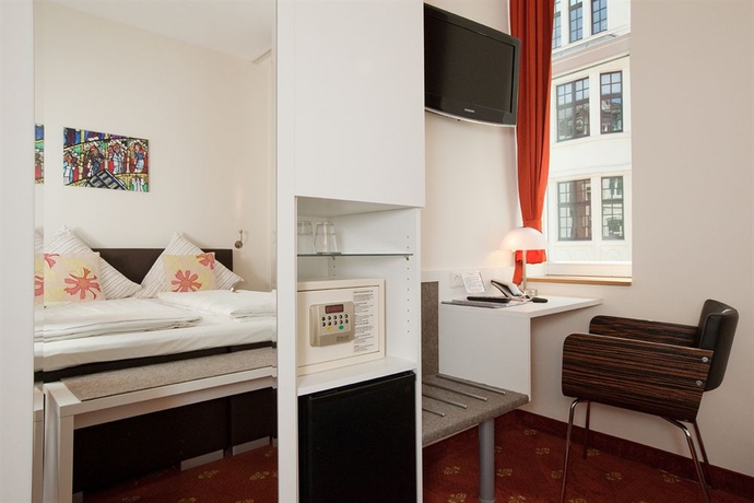 Imagen de los interiores del Hotel Domstern. Foto 12