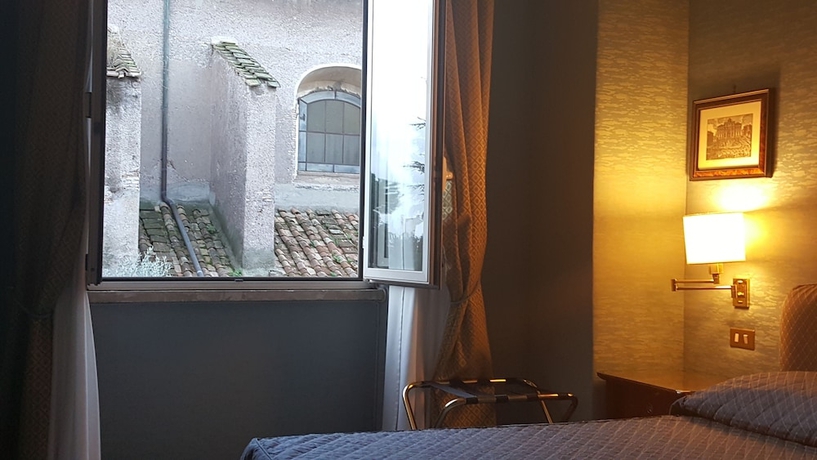 Imagen de la habitación del Hotel Domus Aventina. Foto 15